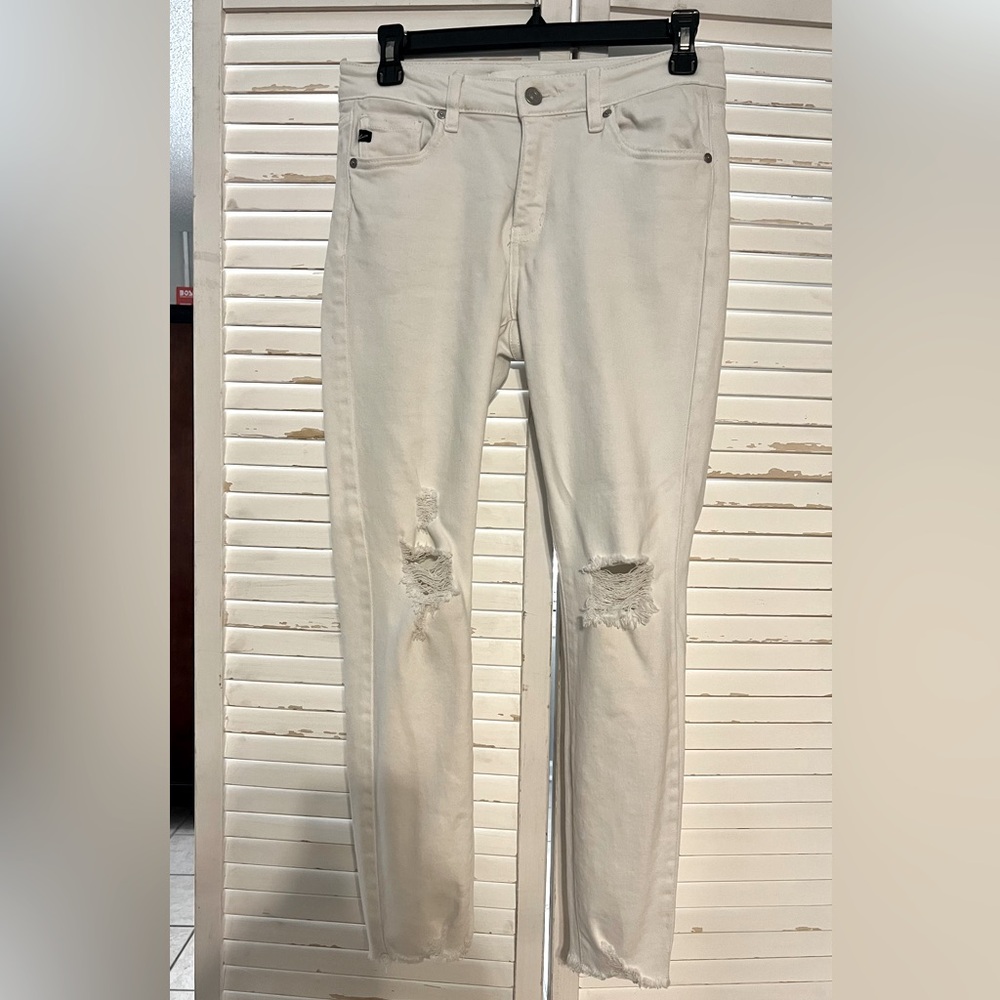 KanCan Stylish White Distressed Women skinny Jeans EUC